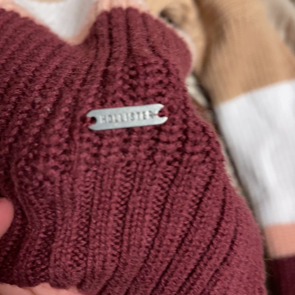 Hollister sweater - Picture 3 of 3